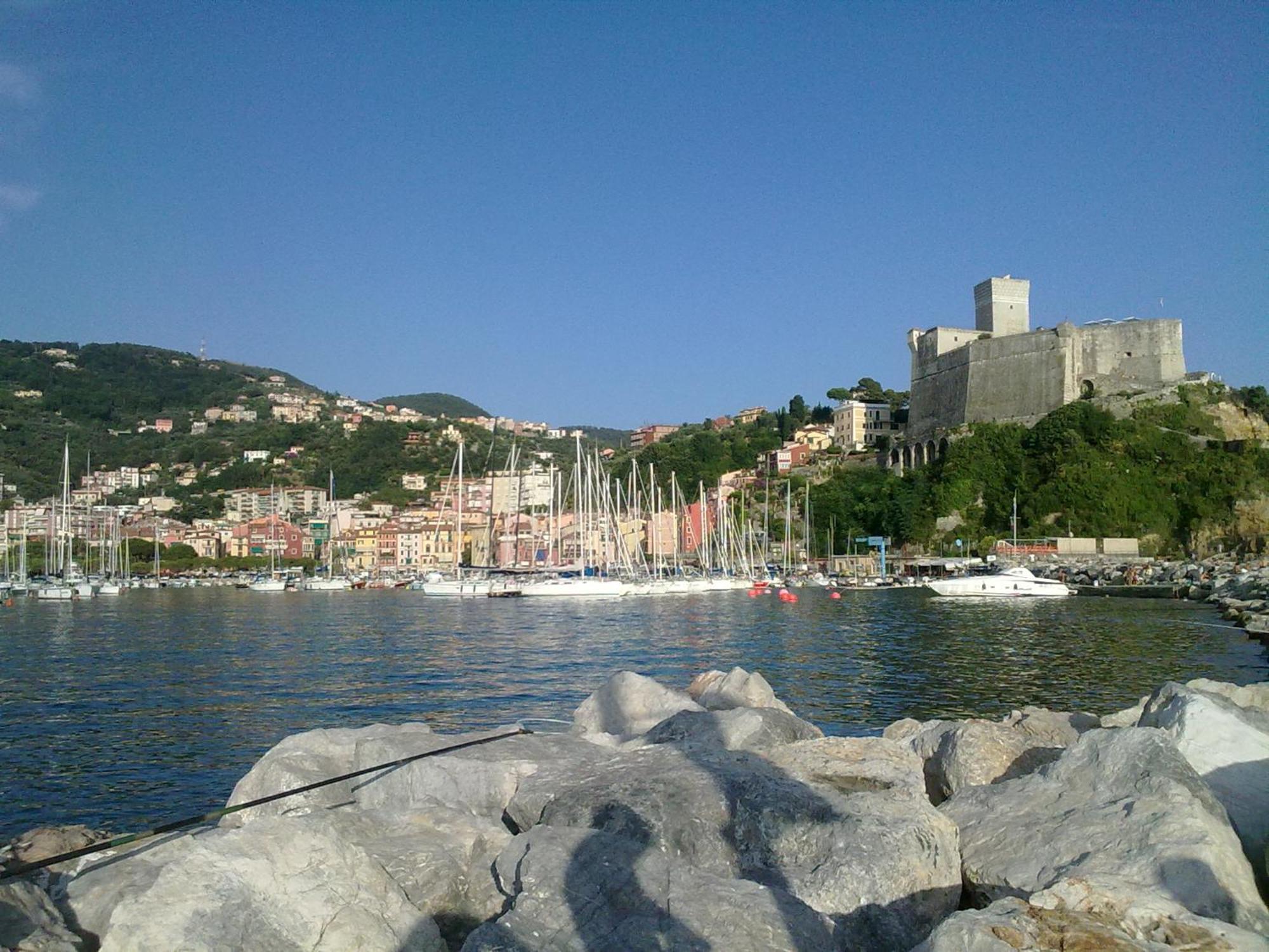 Affittacamere "In Piazzetta Da Vasco" Lerici Exterior foto